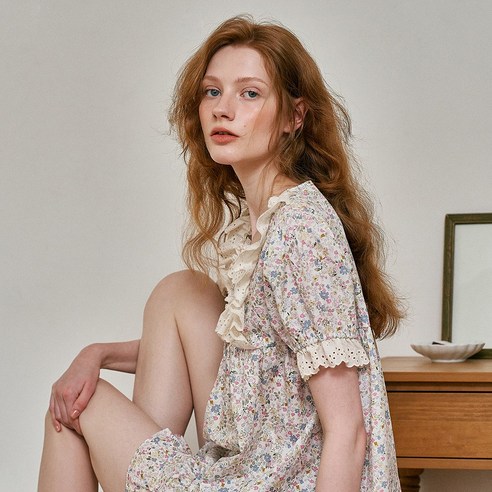 여름날의 로망, 네리사 반팔 투피스로 섬세한 아름다움을 입다