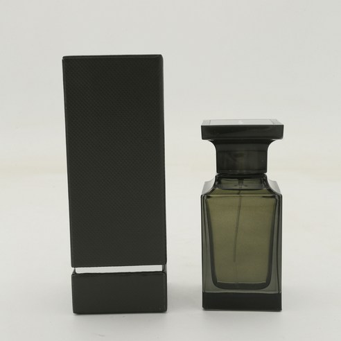 톰 포드의 오드 우드: 우디 오리엔탈 향기의 매력적인 세계