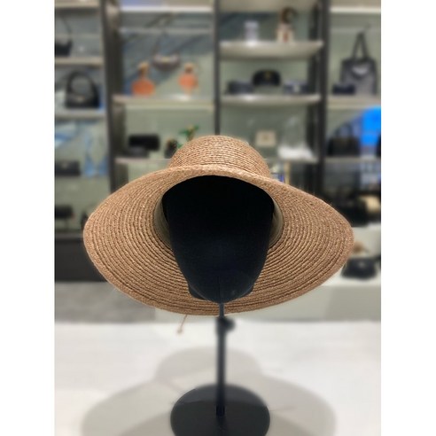 햇빛은 막고 스타일은 살리는, 사계절 필수템 헬렌카민스키 프리마 10 버킷햇