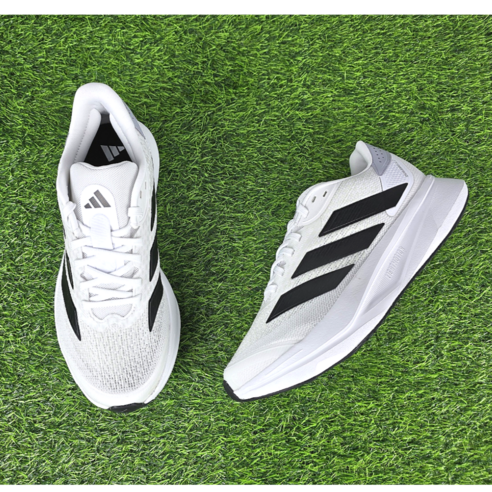 가벼움과 쿠션으로 발에 자유를, 아디다스 듀라모