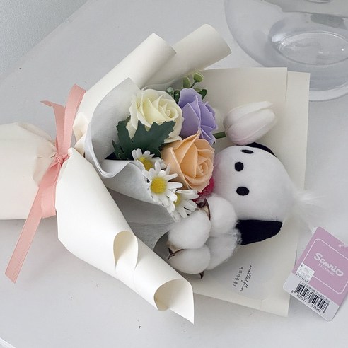 포차코의 매력으로 가득 찬 향기로운 비누꽃 인형꽃다발로 당신의 집을 밝혀보세요.