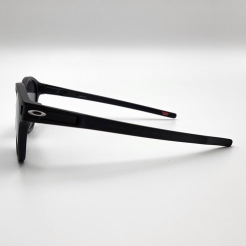 스타일과 기능성을 겸비한 오클리 래치, 당신의 일상을 특별하게 만들다