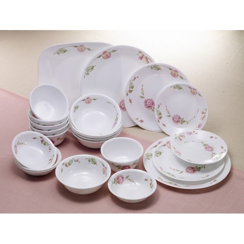 ****** 장미 세트: 식탁 위에 피어나는 사랑스러운 아름다움