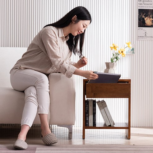 세련된 디자인과 실용성을 모두 갖춘 삼익가구 우디 멀티 다용도 원목 협탁으로 공간을 변화시키세요!