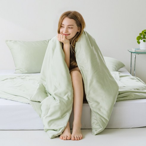 시원하고 편안한 여름 수면을 위한 홈즈리빙 실크터치 여름이불
