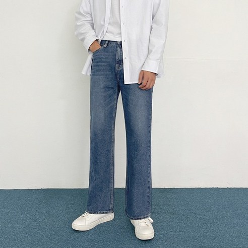 프리미엄 소재로 제작된 세미 와이드 데님 청바지