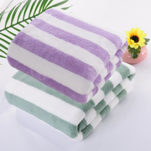 위시비아 스트라이프 비치타올로 완성하는 특별한 여름 휴식