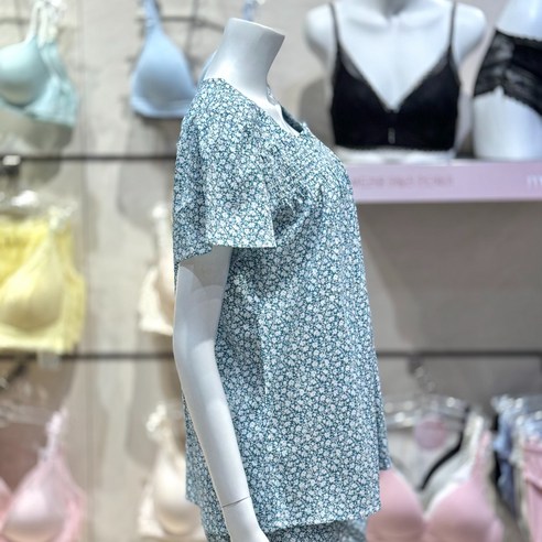 꿈결 같은 편안함과 싱그러운 아름다움의 조화, FILA 여성 플라워 파자마 상의