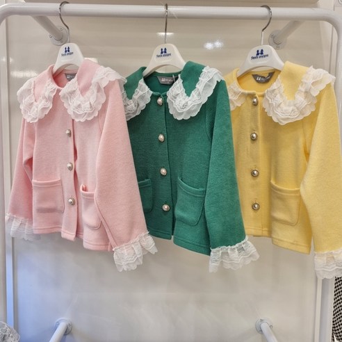 쁘띠앙팡 부평점 넥카라와 소매의 레이스가 참 예쁜 봄기운 물씬나는 여아 가디건