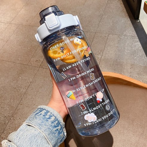 2000ml 운동 물컵 여자 여름 헬스 벨트 빨대 주전자 휴대용 플라스틱 고온 컵 대용량, 블루+랜덤 스티커+랜덤 액세서리