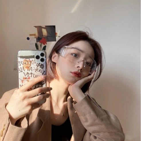 물에서의 다양한 활동을 즐기는 사람들을 위한 고글