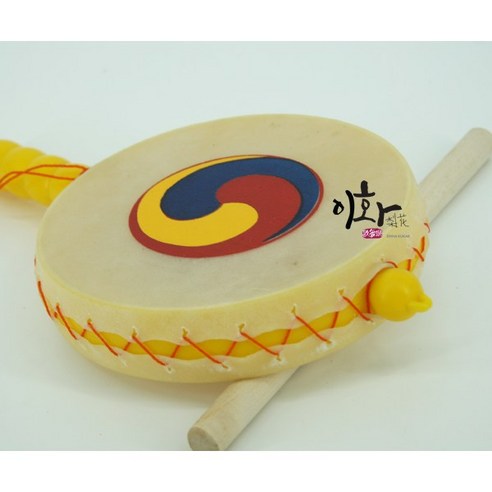 이화 국악기 타악 전통악기 플라스틱 소고는 초등학교 교육용으로 사용되는 악기입니다.