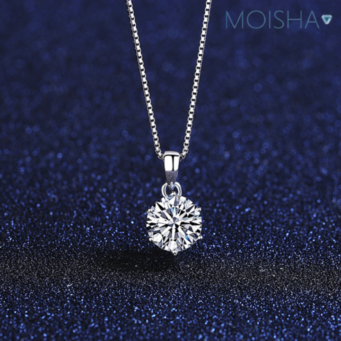 높은 품질의 제품으로, 실버 소재와 다이아몬드의 조합이 아름다운 매력을 더해줍니다.