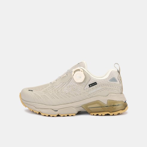 네파의 TV광고 상품인 하이킹화는 아웃도어와 도시에서 편안한 신발 제공