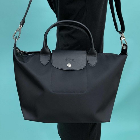 롱샴 LONGCHAMP 르 플리아쥬 네오 라지 토트백은 고급 소재와 다양한 사이즈로, 편리한 기능을 제공하는 제품입니다.