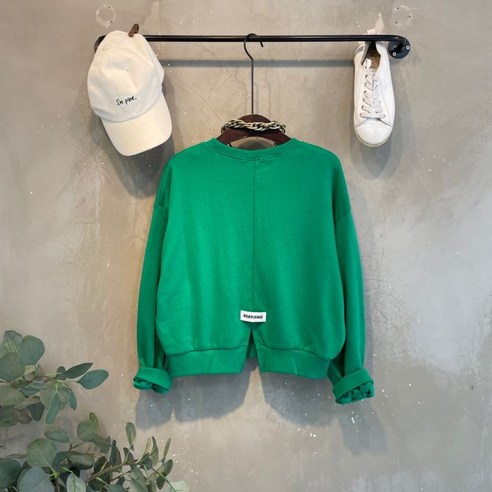 씨샵인더룸 / 필레트 라운드넥 크롭 뒤트임 라벨 맨투맨 티셔츠