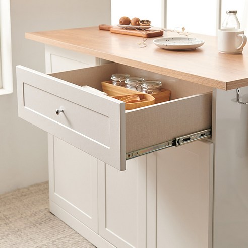 세련된 디자인과 기능적 실용성이 결합된 나무뜰 주방 렌지대 대리석 세라믹 아일랜드 식탁