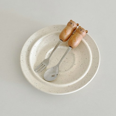 사랑스러운 디자인과 실용성을 겸비한 고급 원목 수저 세트