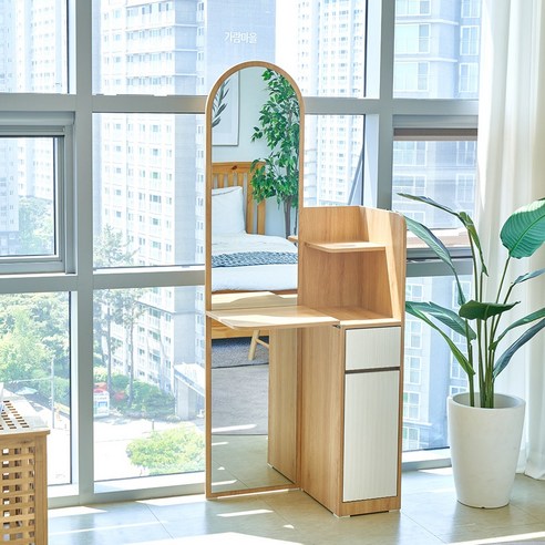 좁은 공간에 스타일과 기능성을 더하는 클라라 전신경 미니 화장대