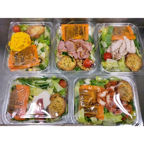 매주 바뀌는 신선한 수제 샐러드 도시락으로 건강한 식단을 풍요롭게 하세요.