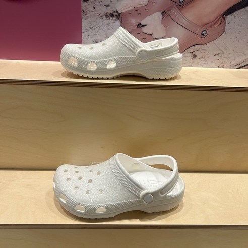 반짝이는 여름을 위한 선택, 크록스 클래식 글리터 클로그 화이트 크록스글리터