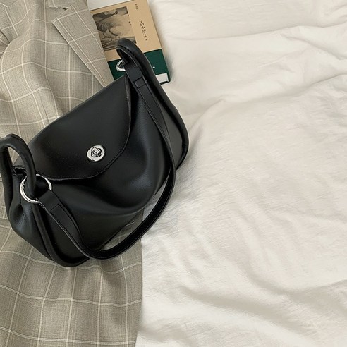 프랑스 틈새 핸드백 여성 새로운 유행 레트로 겨드랑이 가방 모든 일치 Ins Crossbody 안장 가방
