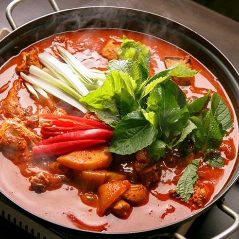 신선한 국내산 닭으로 만드는 맛있는 닭볶음탕