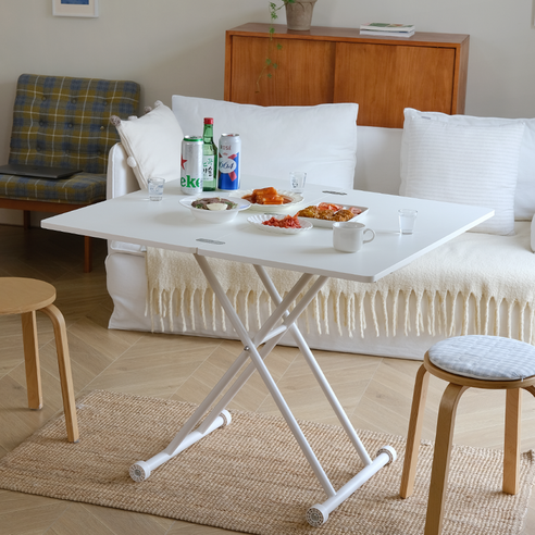 좁은 공간, 넓게 쓰는 마법 같은 테이블