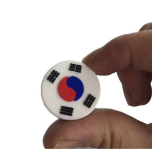 귀여움과 스타일이 조화를 이루는 커버풀 TENIS 댐프너 엘보링