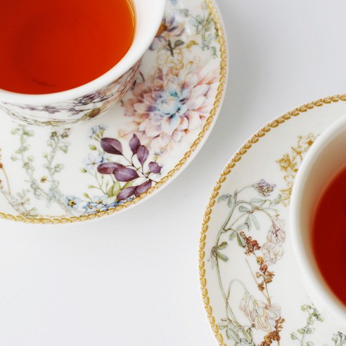 보타닉 포세린의 로얄 블루 우아함으로 매일의 순간을 특별하게 만드세요