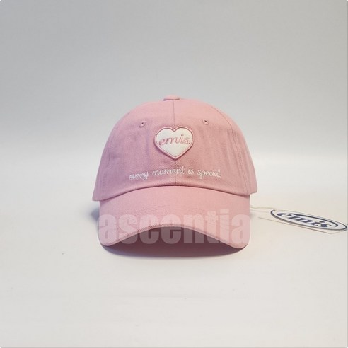 사랑스러움과 개성을 담은 이미스 하트 모자로 당신의 일상에 특별함을 더하세요.