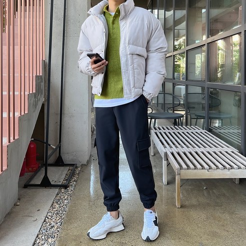 신축성 좋은 스판으로 편안한 활동감을 제공하는 남자 한겨울 조거 팬츠
