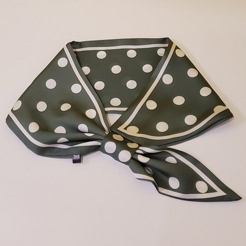 겨울 스타일의 화룡점정, 마랑 고리 도트 쁘띠 스카프