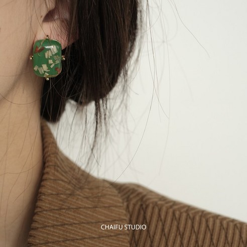 샤프 잡화점 / E980 문예 복고 궁정풍 녹색 검은색 불규칙 조각 사각형 기질 귀걸이