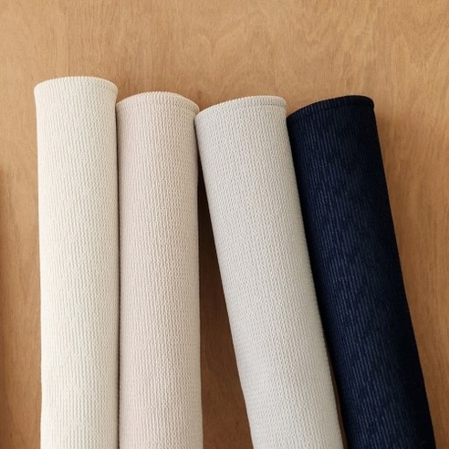 아늑함과 스타일을 동시에 선사하는 까사 사계절 거실러그