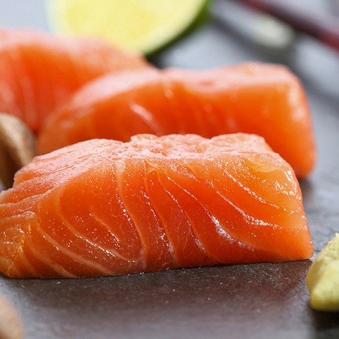 슈페리어 등급 노르웨이 생연어 슬라이스로 신선하고 맛있는 식사를 즐기세요!