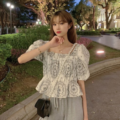 프렌치넥 퍼프소매 숏 상의 여 얇은 디자인 반팔 셔츠