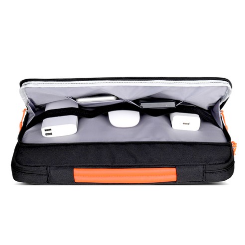 McEDA 가드 슬림 38.1cm 노트북 파우치 가방은 현재 할인 중인 노트북 가방으로, 멀티형태의 블랙계열 단색(무지) 디자인이며, 손잡이가 있어 휴대하기 편리합니다.