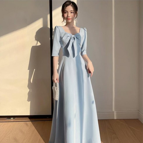 라이톰 블루이쉬 들러리 이브닝 드레스: 특별한 날을 위한 우아함과 편안함