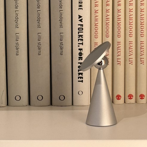 일상에 예술을 더하는 스마트폰 거치대, 리카틸 샴페인 맥세이프 오브제