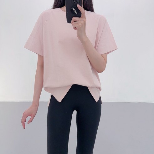 편안하고 스타일리시, 활용성 뛰어난 로라벨 프린 필라테스복
