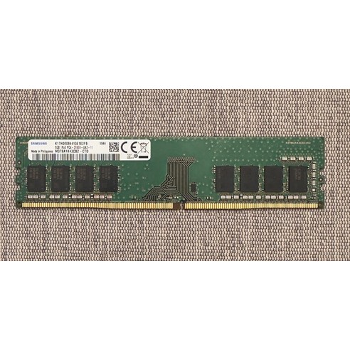 Samsung 8GB DDR4 Desktop RAM PC4-2666V-UA2-11 M378A1K43CB2-CTD 776469