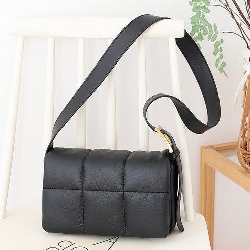 네트 레드 ins 소프트 스퀘어 가방 한국판 심플한 숄더 두부 가방 소량 넓은 어깨끈 크로스 패딩 가방
