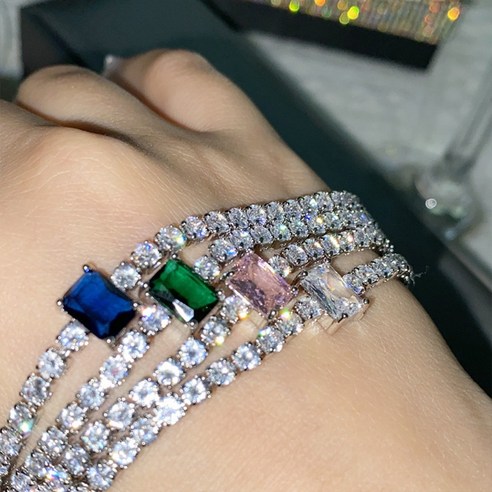 우아함과 편안함을 겸비한 보니따민 팔찌