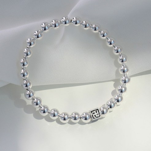 은의 품질과 만자 심볼의 영성이 조화된 만자 은볼 염주 팔찌