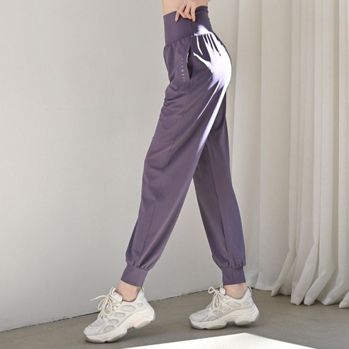 편안함과 세련됨이 결합된 다목적 운동복