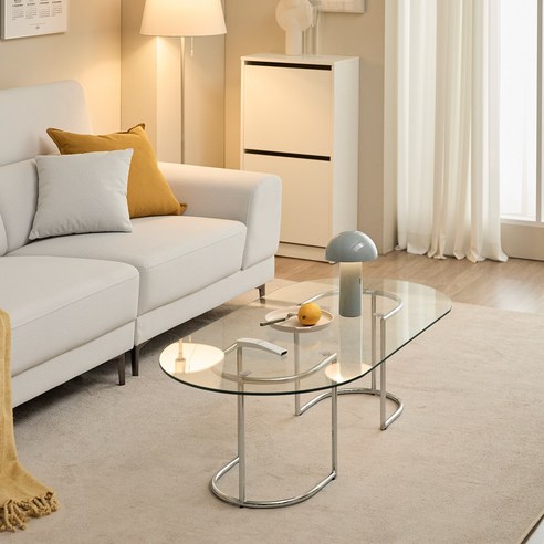 클린 강화유리 타원형 소파 테이블로 거실에 감성과 편리함을 더하다.