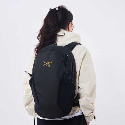 아크테릭스 맨티스 16 백팩: 일상과 아웃도어를 아우르는 완벽한 동반자 아크테릭스백팩