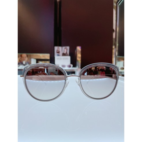 시대를 초월하는 멋, 베디베로 선글라스 VE854 GRY로 완성하는 스타일