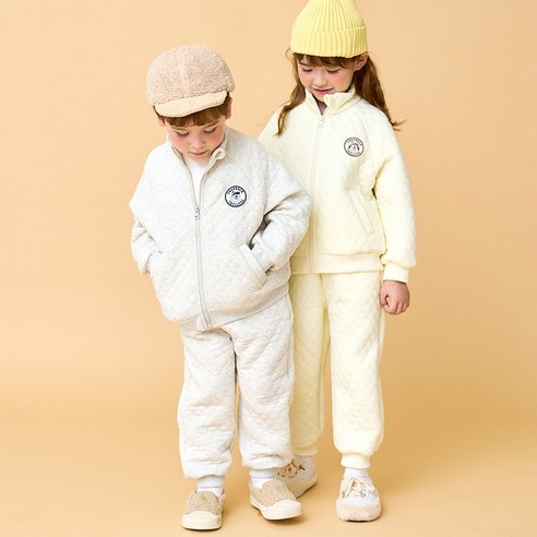 포근함에 스타일을 더하다, 베베쥬 누빔 스냅백 와펜 상하복